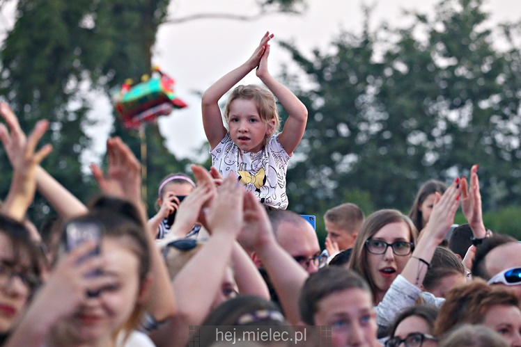 Powiatowe Powitanie Lata 2017: Mateusz Mijal, zespół Weekend, Sarsa