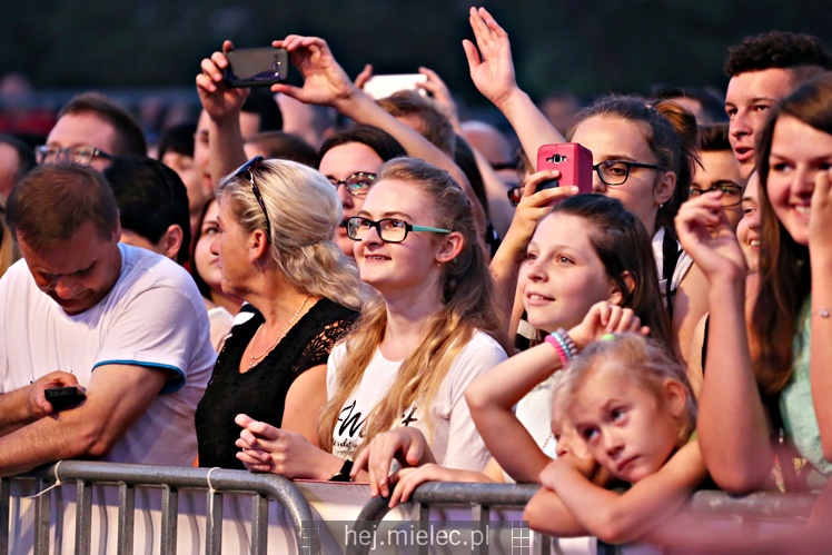 Powiatowe Powitanie Lata 2017: Mateusz Mijal, zespół Weekend, Sarsa