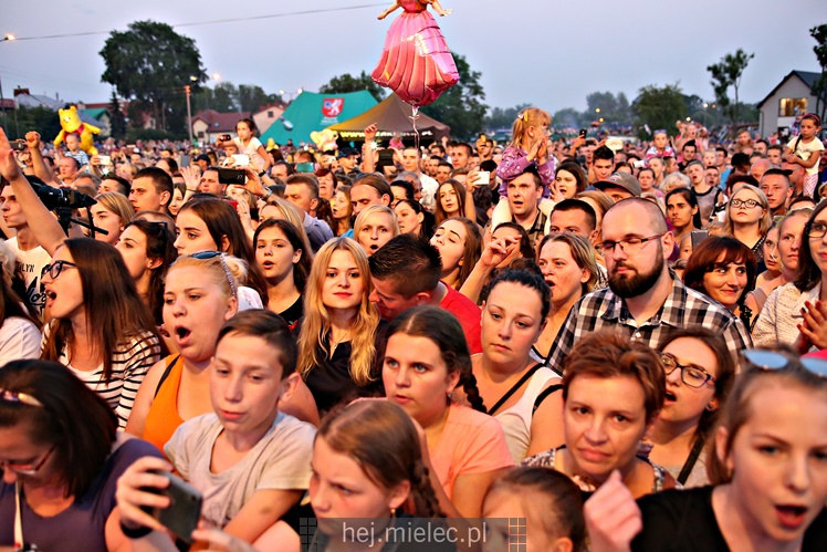 Powiatowe Powitanie Lata 2017: Mateusz Mijal, zespół Weekend, Sarsa
