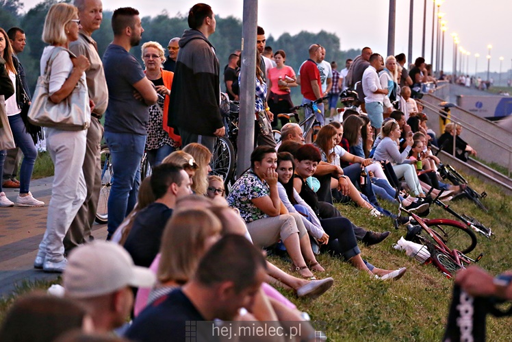 Powiatowe Powitanie Lata 2017: Mateusz Mijal, zespół Weekend, Sarsa