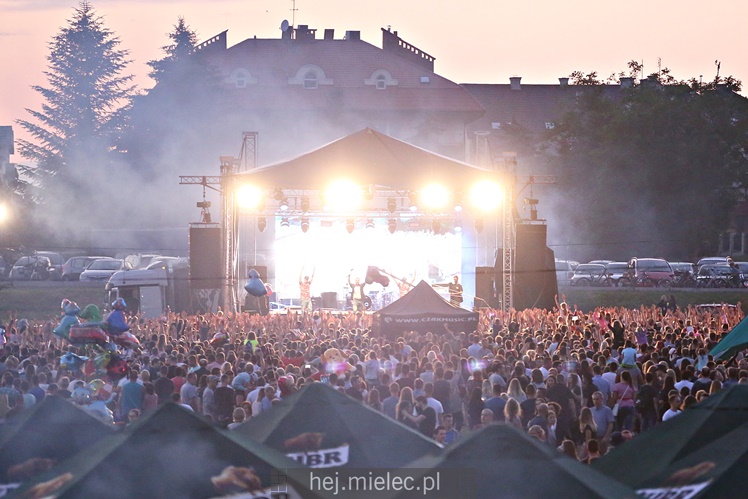 Powiatowe Powitanie Lata 2017: Mateusz Mijal, zespół Weekend, Sarsa