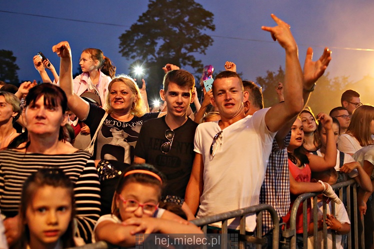 Powiatowe Powitanie Lata 2017: Mateusz Mijal, zespół Weekend, Sarsa