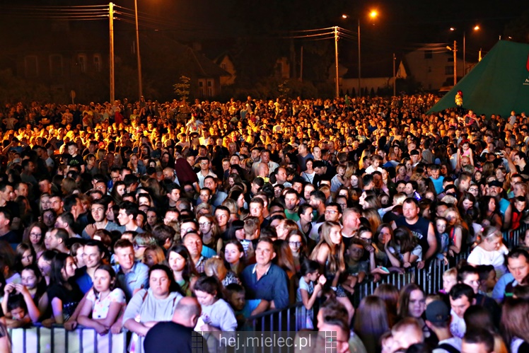 Powiatowe Powitanie Lata 2017: Mateusz Mijal, zespół Weekend, Sarsa