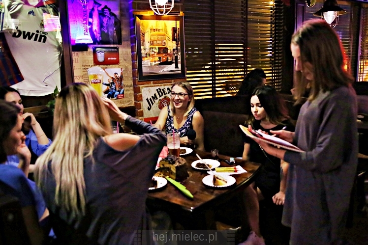 W Piwiarni Warka wielkie karaoke