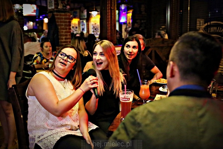W Piwiarni Warka wielkie karaoke