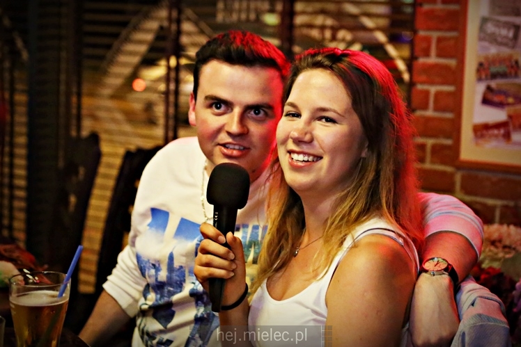 W Piwiarni Warka wielkie karaoke