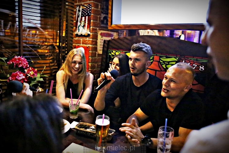 W Piwiarni Warka wielkie karaoke