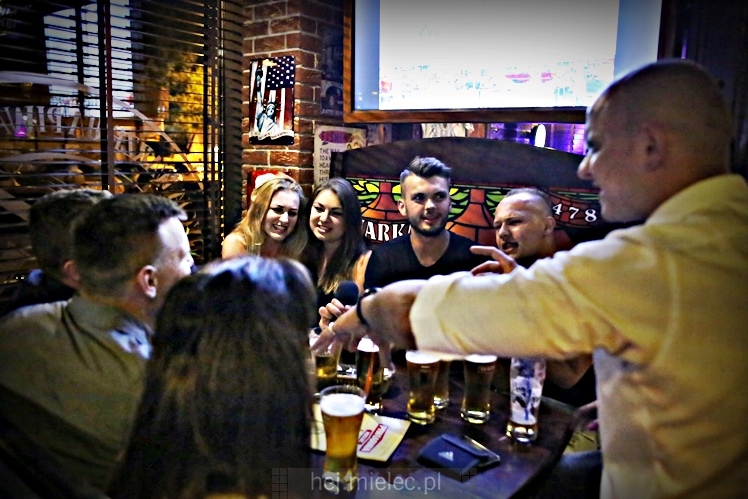 W Piwiarni Warka wielkie karaoke