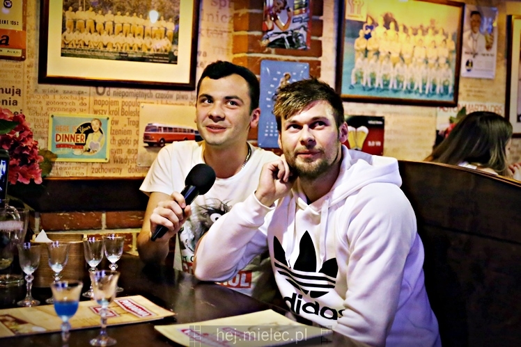 W Piwiarni Warka wielkie karaoke