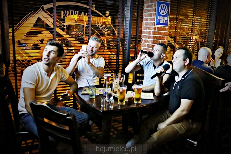 W Piwiarni Warka wielkie karaoke