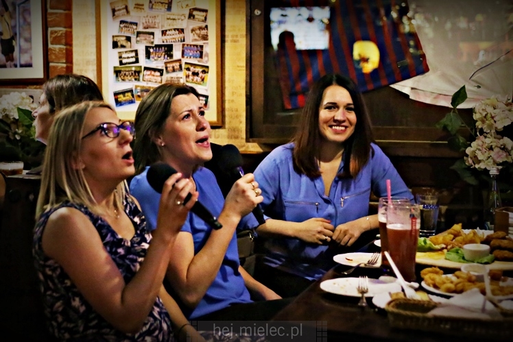 W Piwiarni Warka wielkie karaoke
