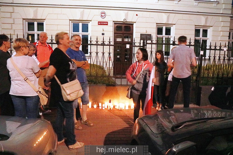 Znicze pod mieleckim Sądem Rejonowym