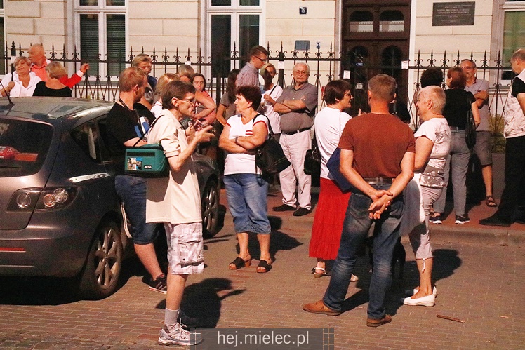Znicze pod mieleckim Sądem Rejonowym