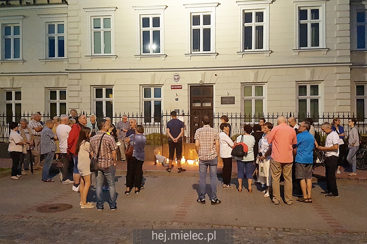 Trzeci protest pod Sądem w Mielcu