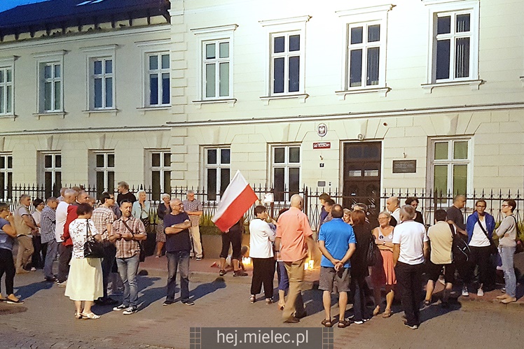 Trzeci protest pod Sądem w Mielcu