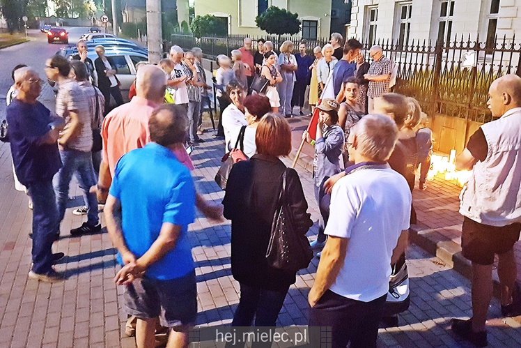 Trzeci protest pod Sądem w Mielcu