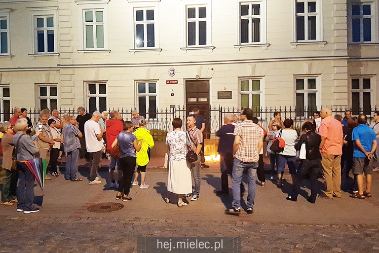 Trzeci protest pod Sądem w Mielcu