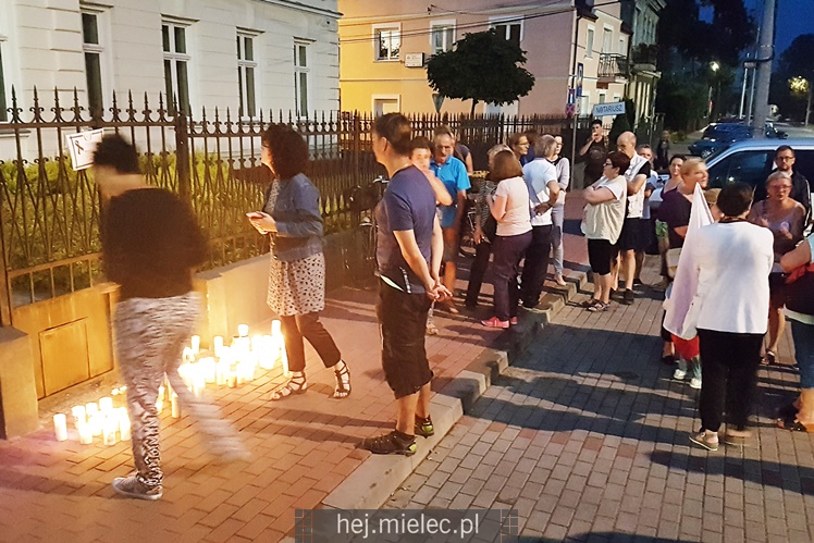 Trzeci protest pod Sądem w Mielcu