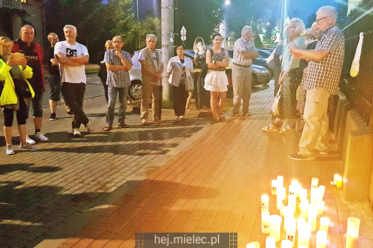 Trzeci protest pod Sądem w Mielcu