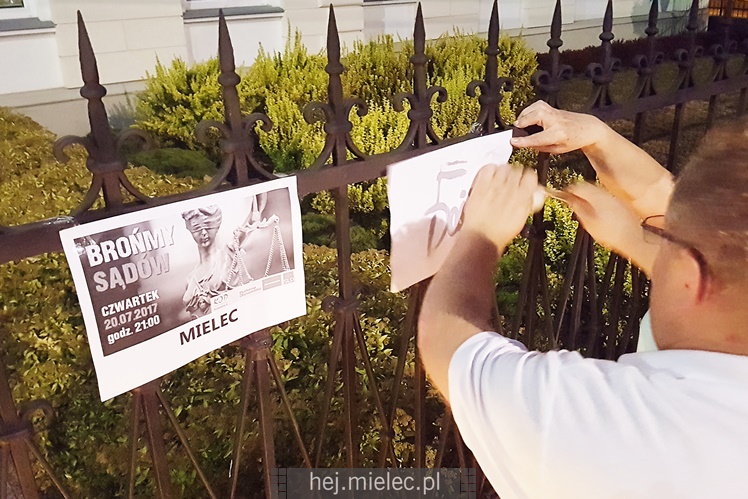 Trzeci protest pod Sądem w Mielcu
