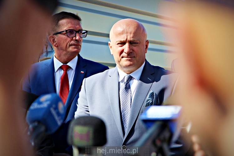 Wiceminister sportu podpisał w Mielcu umowę na dofinansowanie budowy nowej hali