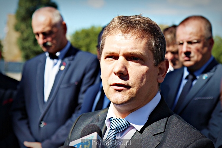 Wiceminister sportu podpisał w Mielcu umowę na dofinansowanie budowy nowej hali