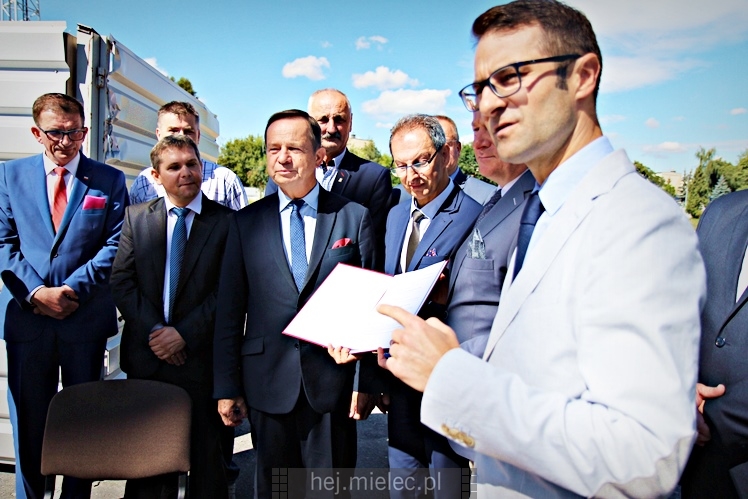 Wiceminister sportu podpisał w Mielcu umowę na dofinansowanie budowy nowej hali