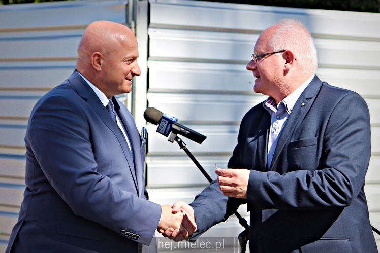 Wiceminister sportu podpisał w Mielcu umowę na dofinansowanie budowy nowej hali