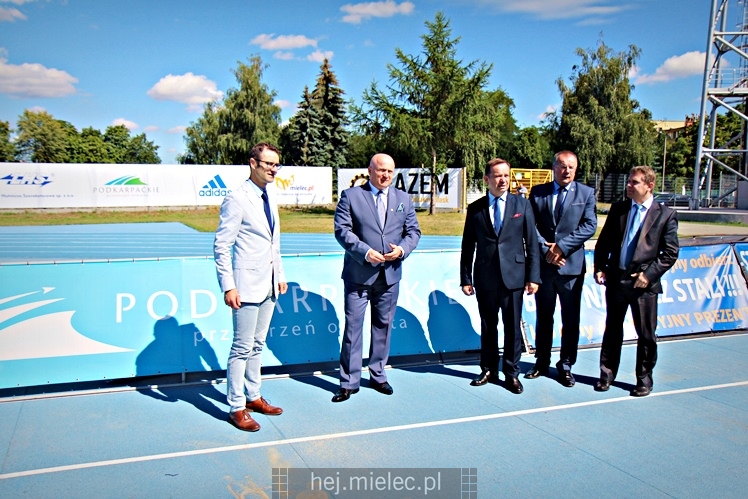 Wiceminister sportu podpisał w Mielcu umowę na dofinansowanie budowy nowej hali