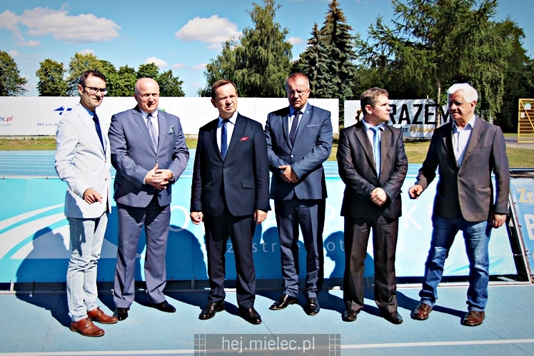 Wiceminister sportu podpisał w Mielcu umowę na dofinansowanie budowy nowej hali