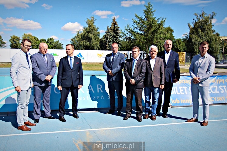 Wiceminister sportu podpisał w Mielcu umowę na dofinansowanie budowy nowej hali