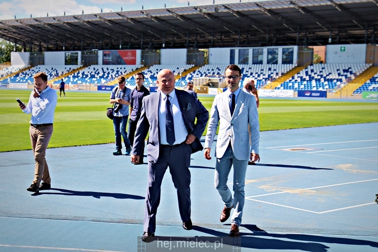 Wiceminister sportu podpisał w Mielcu umowę na dofinansowanie budowy nowej hali