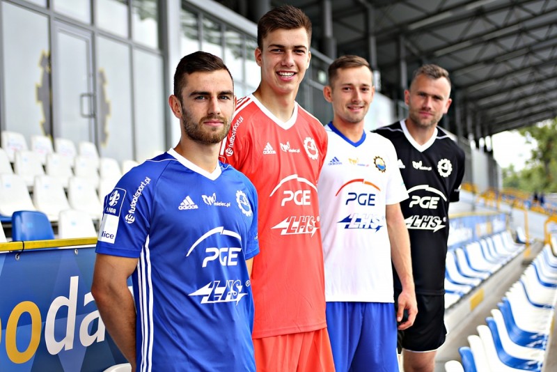 FKS Stal Mielec zaprezentowała stroje meczowe na jesień 2017