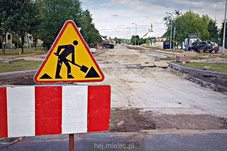 Ulica Wyszyńskiego rozkopana. Prace idą pełną parą