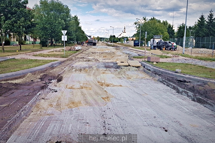 Ulica Wyszyńskiego rozkopana. Prace idą pełną parą
