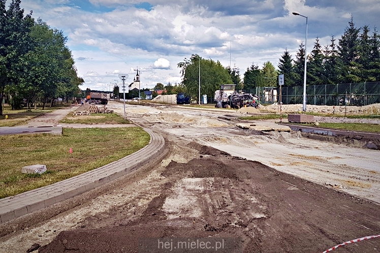 Ulica Wyszyńskiego rozkopana. Prace idą pełną parą