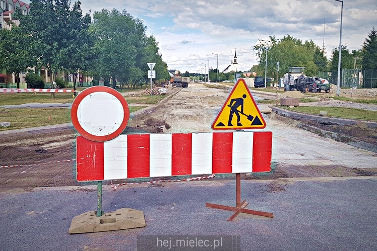 Ulica Wyszyńskiego rozkopana. Prace idą pełną parą