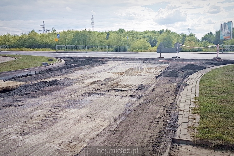 Ulica Wyszyńskiego rozkopana. Prace idą pełną parą