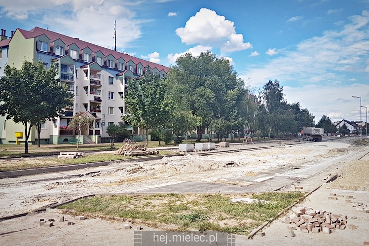 Ulica Wyszyńskiego rozkopana. Prace idą pełną parą