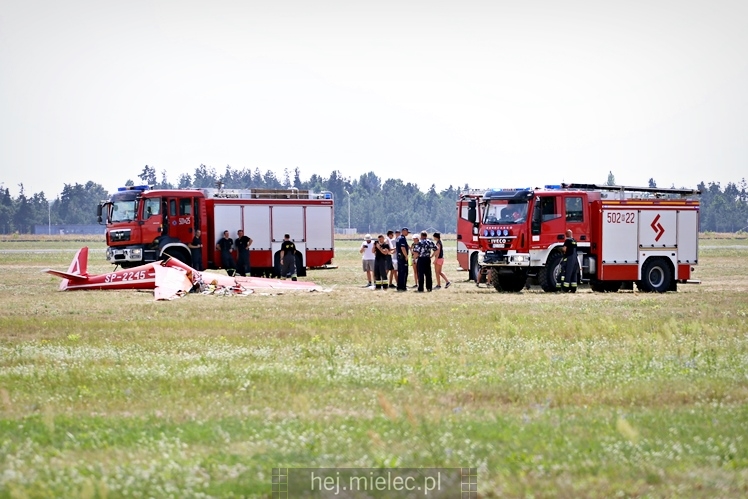 Szybowiec rozbił się na lotnisku! Pilot trafił do szpitala