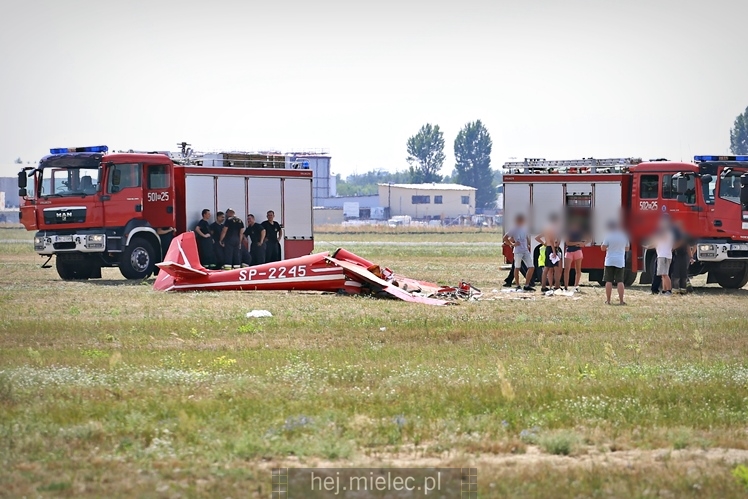 Szybowiec rozbił się na lotnisku! Pilot trafił do szpitala
