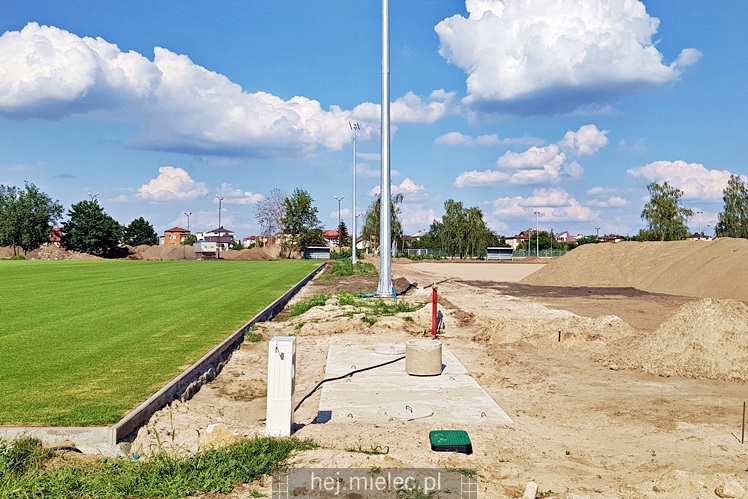 Postępują prace przy budowie skateparku i boisk piłkarskich