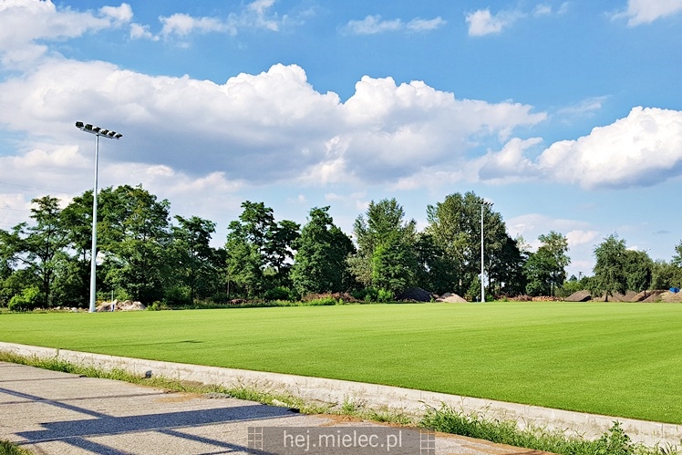 Postępują prace przy budowie skateparku i boisk piłkarskich