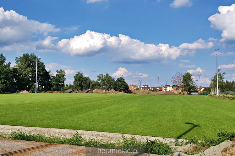 Postępują prace przy budowie skateparku i boisk piłkarskich