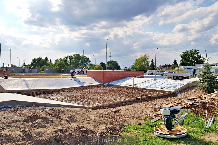 Postępują prace przy budowie skateparku i boisk piłkarskich