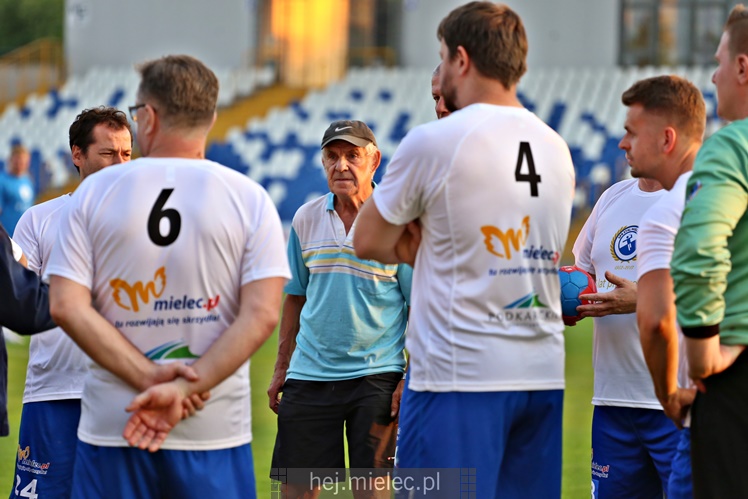 65 lat piłki ręcznej w Mielcu - mecz pokazowy