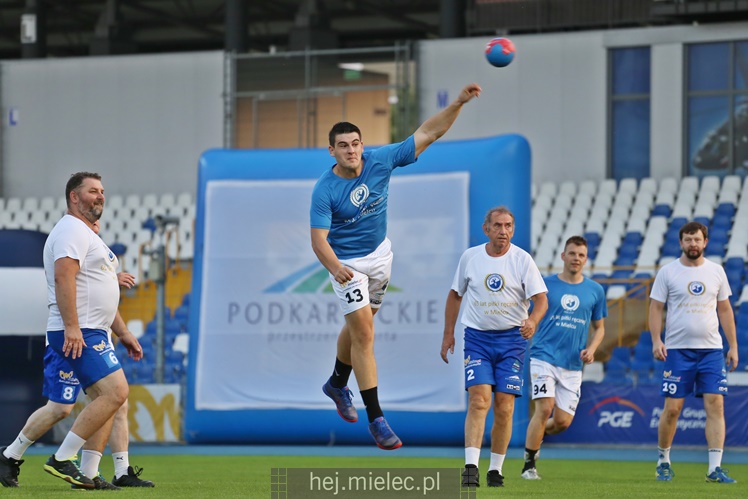 65 lat piłki ręcznej w Mielcu - mecz pokazowy