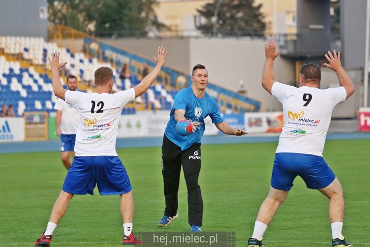 65 lat piłki ręcznej w Mielcu - mecz pokazowy