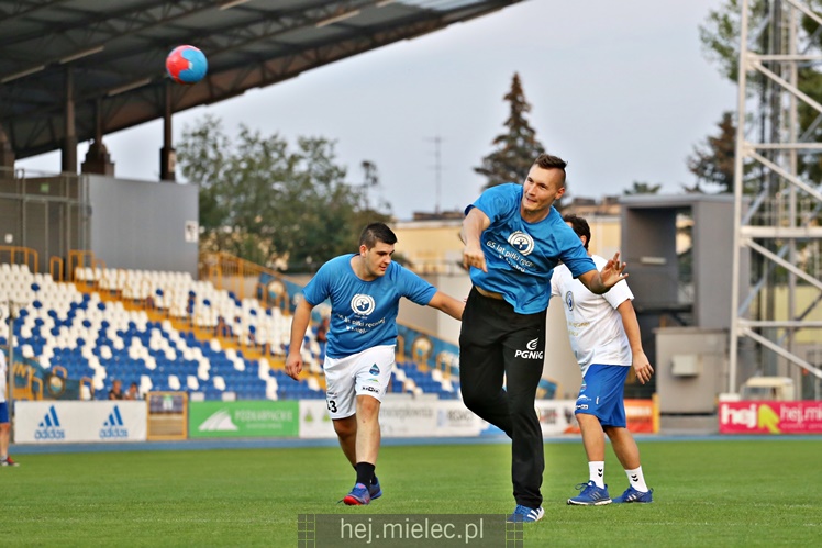 65 lat piłki ręcznej w Mielcu - mecz pokazowy