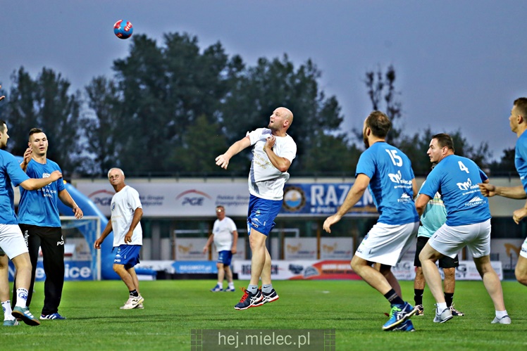 65 lat piłki ręcznej w Mielcu - mecz pokazowy